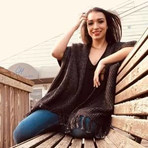 Meet your Posher, Estefanía